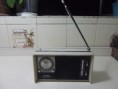 Rádio Relógio Sharp AM/FM Solid State – anos 60    